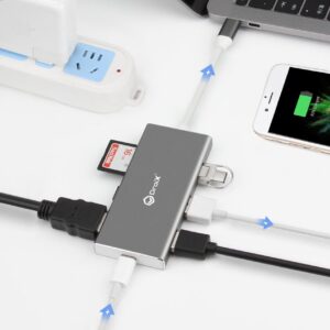 Hub USB Tipo-C DroiX FX7 conectado a un Apple MacBook PRO.