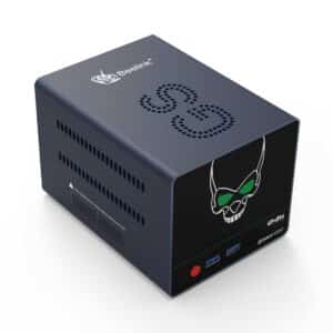 Beelink GS-King X Android BOX med Nas - vist forfra i en vinkel med tænd/sluk-knap, 2x USB Type-A 3.0-port og Micro SD/TF-kortstik