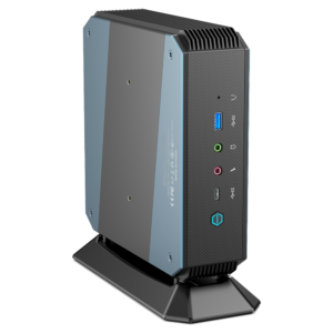 MinisForum EliteMini HX90 Gaming Mini PC - getoond vanaf de voorkant met USB Type-A 3.0, Microfoon &amp; Hoofdtelefoonaansluiting, USB-Type C en aan/uit-knop vanuit een andere hoek