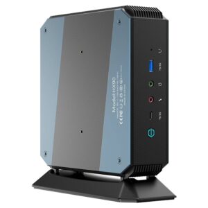 MinisForum EliteMini HX90 Vertical Gaming Mini PC - Montré de l&#039;arrière à un angle de gauche avec port d&#039;alimentation, 4x sortie d&#039;affichage, prise casque&amp;micro, 4x USB Type-C 3.0 et un port Ethernet 2,5G.