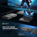 GPD WIN Mini 2024 connecté à un GPU externe (eGPU) et à un grand écran. L&#039;appareil compact à coquille affiche un personnage futuriste blindé sur son écran de 7 pouces. L&#039;unité eGPU améliore les performances graphiques. Le grand écran affiche une vue élargie du jeu. La configuration démontre la polyvalence de l&#039;appareil - du jeu portable aux performances d&#039;un ordinateur de bureau. Le texte souligne &quot;Boostez vos performances de jeu et de travail avec un eGPU&quot;. Comprend 4 ports USB avec des vitesses de 40 Gbps, compatibles avec les accessoires et les stations d&#039;accueil. Remarque : l&#039;eGPU GPD G1 est vendu séparément.