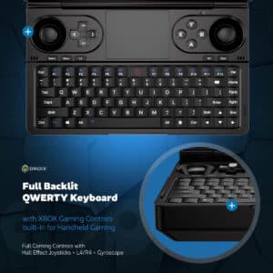 GPD WIN Mini 2024: Fuldt baggrundsbelyst QWERTY -tastatur med integreret XBOX-lignende spilkontrol. Har to analoge joysticks, D-pad, XYAB-knapper og skulderknapper. Kompakt layout med funktionstaster, touchpad og Windows-tast. Indsatsen viser et nærbillede af det ergonomiske tastedesign. Fremhæver &quot;Full Backlit QWERTY Keyboard&quot; og &quot;XBOX Gaming Controls built-in for Handheld Gaming&quot;. Inkluderer Hall Effect-joysticks, L4/R4-knapper og gyroskop for forbedret spiloplevelse.