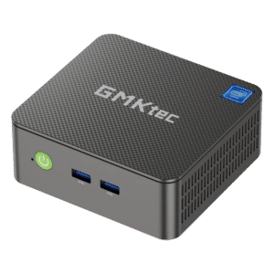 Vooraanzicht van de GMKtec G3 N100 mini PC, met het slanke zwarte ontwerp met een gladde afwerking, een aan/uit-knop en ventilatieroosters. Het minimalistische frontpaneel benadrukt de compacte en moderne esthetiek.