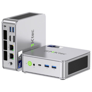 La imagen muestra los puertos de entrada/salida del GMKTEC NUBOX K9 Mini PC. Estos puertos incluyen HDMI, USB, Ethernet y tomas de audio, proporcionando opciones de conectividad versátiles. La disposición está diseñada para facilitar el acceso y la gestión eficiente de los cables, mejorando la funcionalidad del dispositivo y la experiencia del usuario.