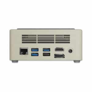 AYANEO AM01 Retro Mini PC I/O Ansicht: Hervorzuheben sind die vielseitigen Anschlussmöglichkeiten, darunter 1x USB 3.2 Typ-C, 3x USB Typ-A 3.2 Gen 2, 1x USB Typ-A 2.0, 1x HDMI (4K@60Hz), 1x DisplayPort 1.4 und 1x 3,5-mm-Kopfhörer- und Mikrofon-Kombibuchse, die seine fortschrittliche und umfassende E/A-Konfiguration zeigen