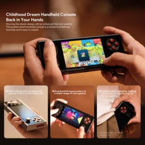 Drei Bilder des AYANEO Pocket Micro in der Hand, die seine kompakte Größe und sein retro-inspiriertes Design zeigen. Der Text beschreibt es als &quot;Childhood Dream Handheld Console&quot; mit Funktionen wie verbesserter Griffigkeit, Dual-Joystick-Layout und Spielmöglichkeiten für unterwegs. Die Abmessungen des Geräts sind mit 156 x 63 x 18 mm angegeben, das Gewicht beträgt 233 g.