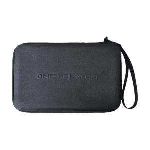 Funda de transporte protectora de color negro para el dispositivo de juego portátil ONEXPLAYER . La funda tiene un exterior texturizado con el logotipo de ONEXPLAYER en relieve en la parte delantera. Cuenta con un cierre de cremallera y una correa de muñeca para facilitar su transporte.