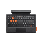 Eine abnehmbare Tastatur für das Gerät ONEXPLAYER . Sie hat ein kompaktes Layout mit schwarzen Tasten und orangefarbenen Hervorhebungen auf bestimmten Tasten wie WASD. Die Tastatur enthält ein kleines Touchpad und wird über einen Anschluss an der Oberseite des Geräts angeschlossen.