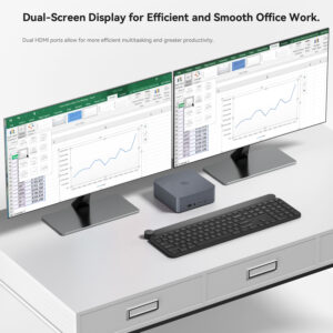 Een compacte desktop opstelling met twee monitoren aangesloten op een Beelink mini PC. Elk scherm toont spreadsheets, wat wijst op multitasking-mogelijkheden die ideaal zijn voor kantoorproductiviteit. De tekst benadrukt de dubbele HDMI-poorten, die naadloze functionaliteit met twee schermen mogelijk maken om de workflow te verbeteren.